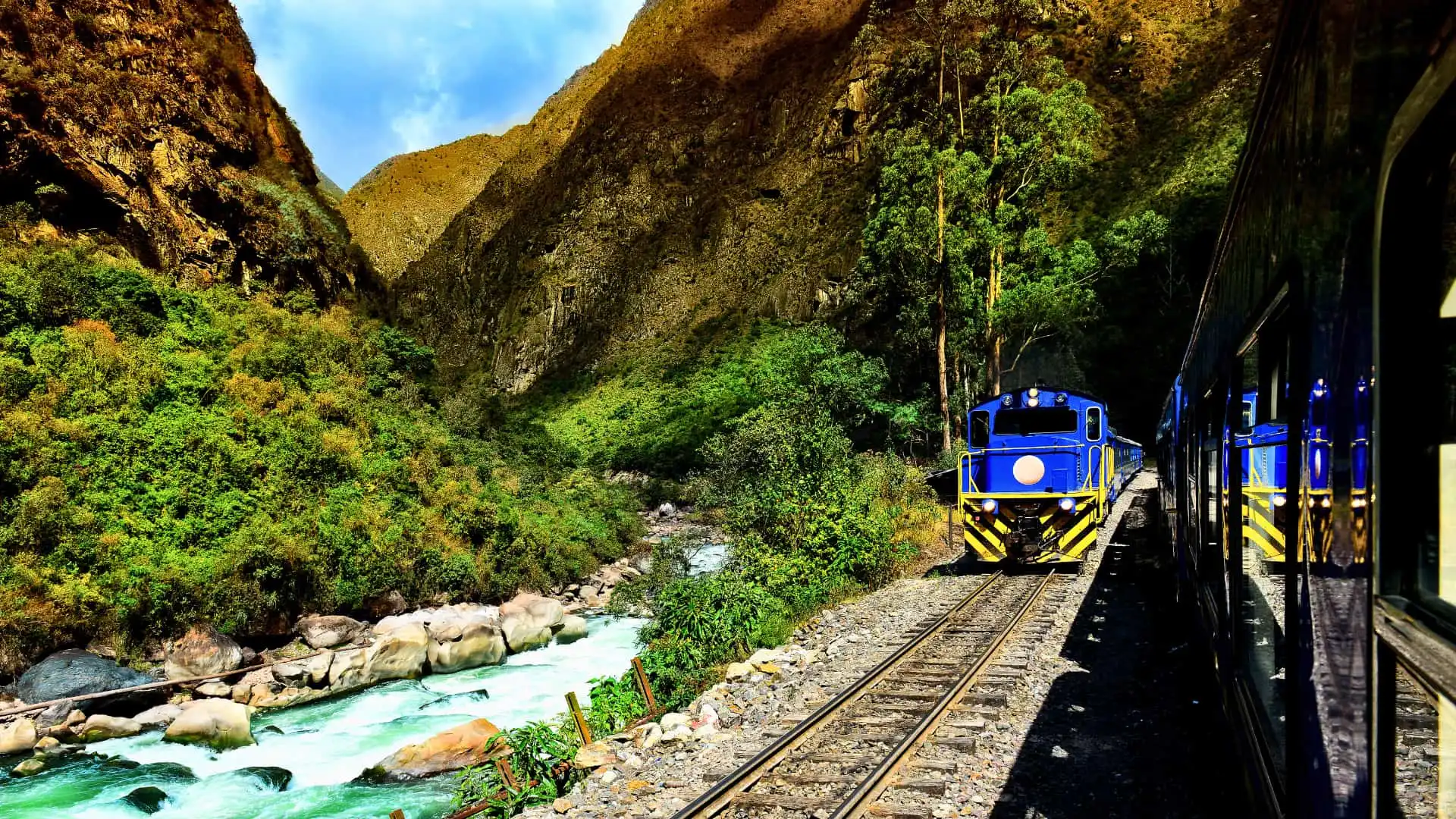¿Qué Llevar en tu Mochila para un Trekking en Cusco? Lista Definitiva